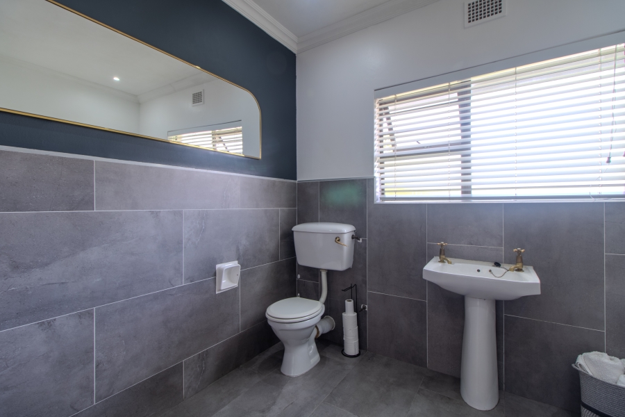 5 Bedroom Property for Sale in Proteaville Western Cape